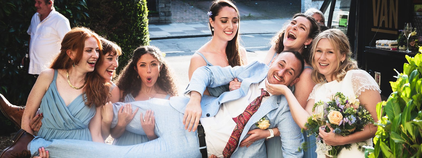 Wedding portrait with bride, groom and bridesmaids
